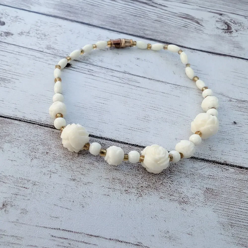 Vintage Bracelet - Cream Carved Beads - Dainty - Picture 4 of 7